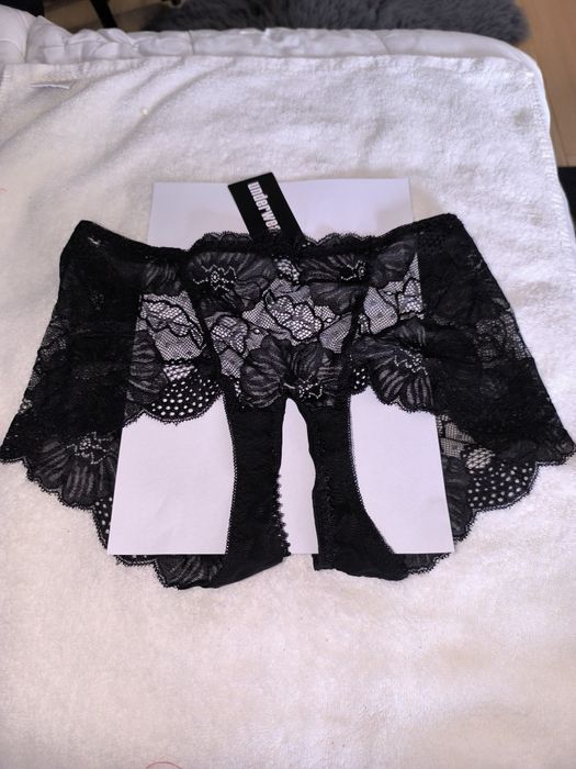 Majtki koronkowe otwarte