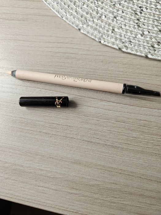 Kredka wodoodporna do oczu YSL.