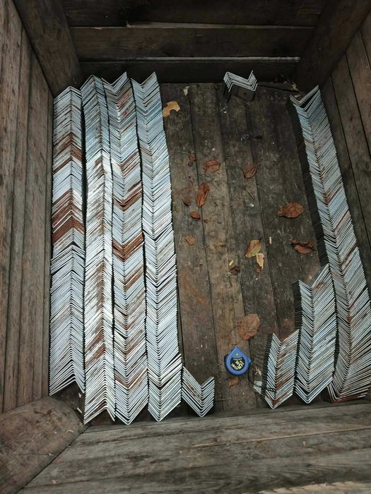 kątownik metalowy