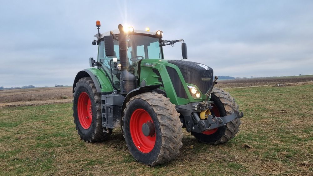Fendt 824 vario S4 Profi PLUS