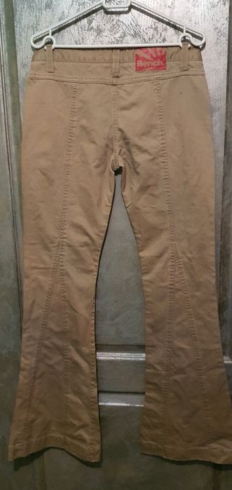 Beżowe nowe dzwony jeansowe Bench 28