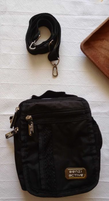 Bolsa mão tiracolo ou cinta, 7 compartimentos Marca Benzi Active