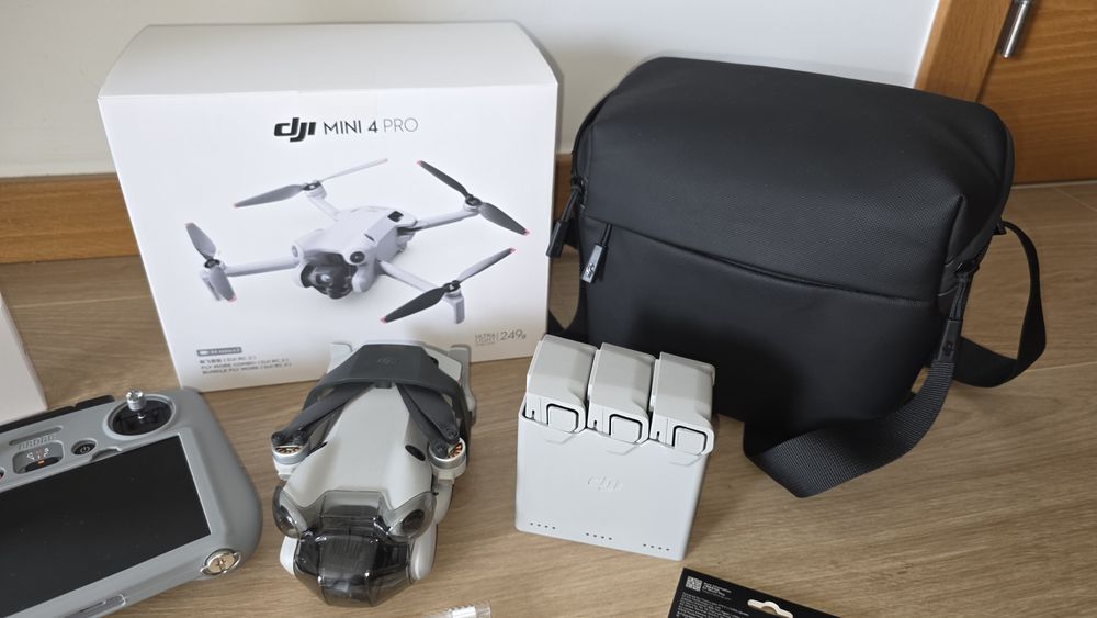 Drone DJI Mini 4 Pro - Fly More Combo