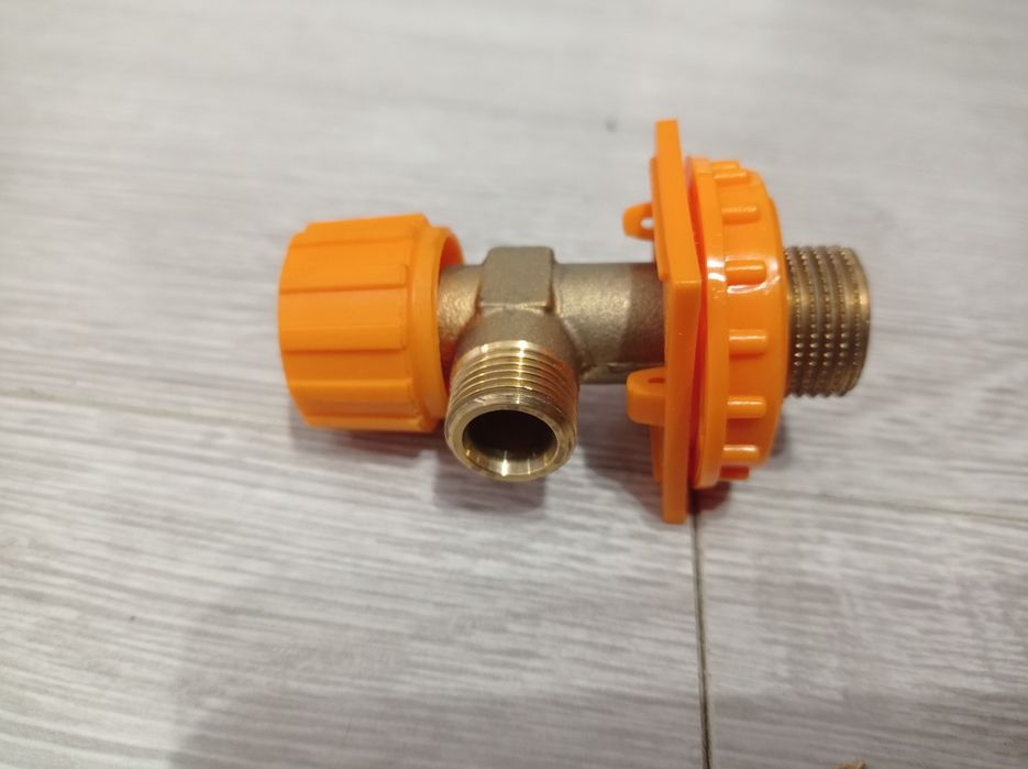 Zawor napełniajacy do stelaża