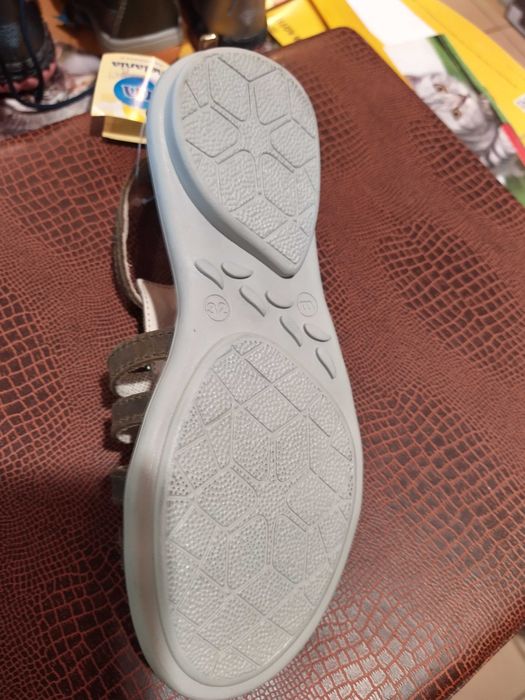 Зимові чоботи на дівчинку.