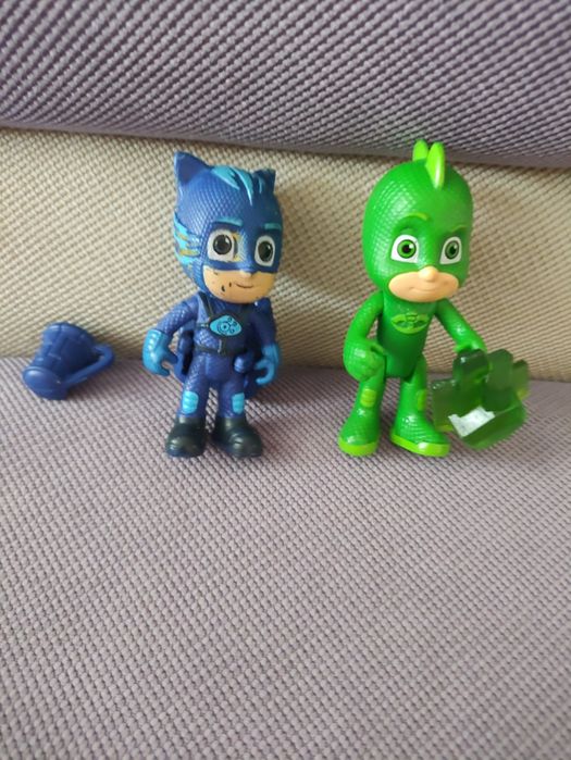 Фігурки герої в масках