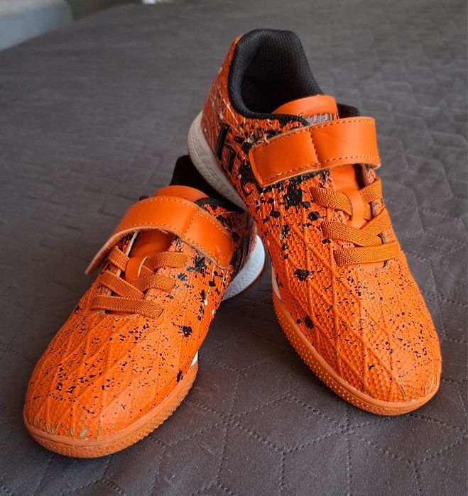 4. Halówki, buty halowe marki Huari model vatoro jr ic, rozm. 33