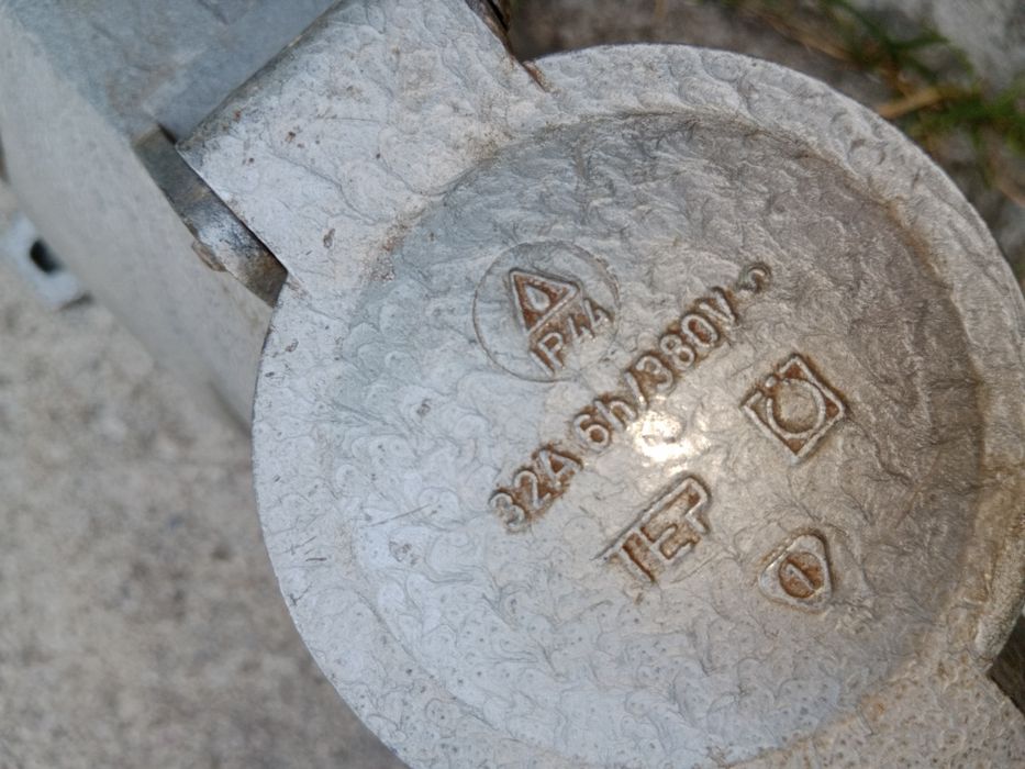 Gniazdo siłowe z wtyczką 32A 6h/380V