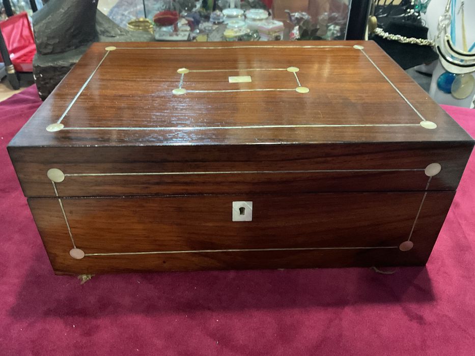 Caixa joias inglesa madre pérola 28x20x11cm