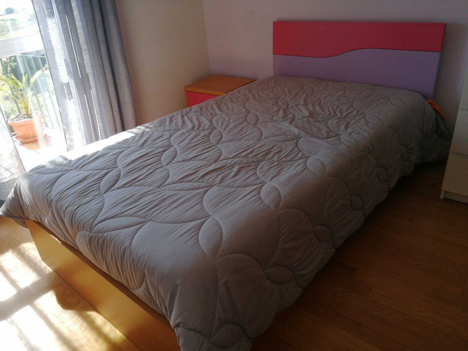 Secretária Lourini para menina