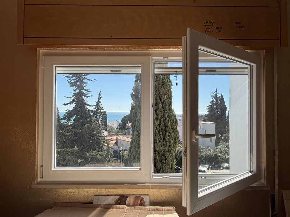 Janela em PVC com vidros duplos