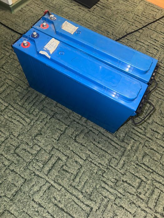 Акамулятори 180 ват под инвектор