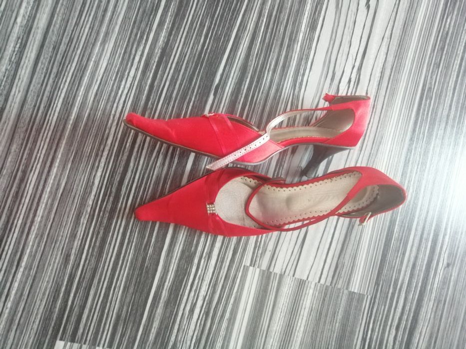 Czerwone sandałki r. 40