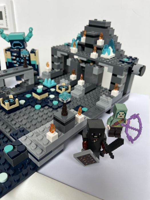 Конструктор 68006 Minecraft "Битва у темній глибині" 582 деталі