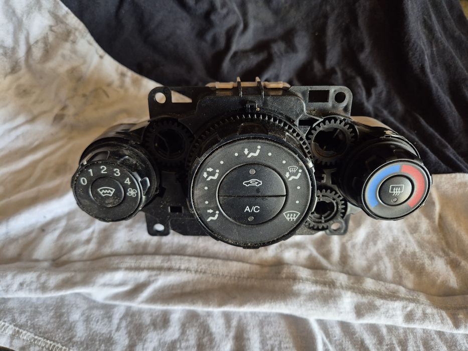 Panel klimatyzacji ford fiesta mk7 europa