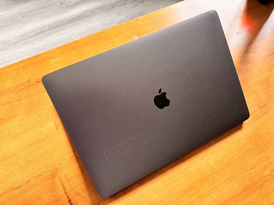 Macbook pro 16 2019 a2141 16/512 i7 radeon 5300m