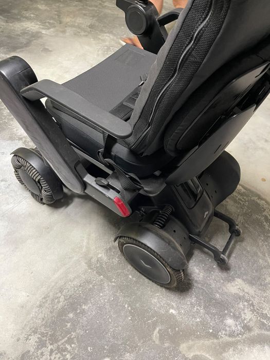 Cadeira de Rodas Elétrica WHILL Model C2 – Excelente Estado