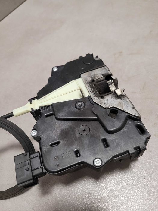 Zamek drzwi lewy przód lewy przedni Opel Corsa E 134.318.41 6-PIN