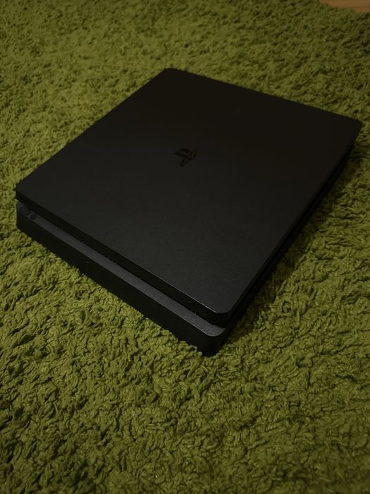 Playstation 4 slim