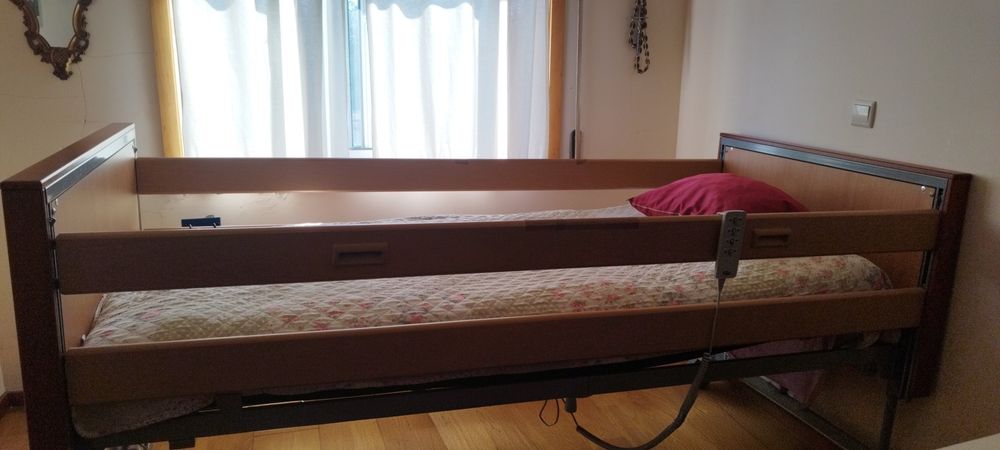 Cama Articulada Elétrica Invacare Medley Ergo Select + Colchão