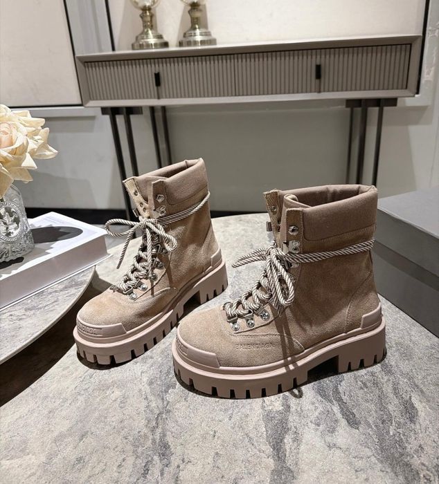Balenciaga 41 beżowe zamsz nowe trapery