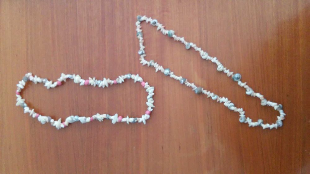 Seis colares novos ou pouco usados