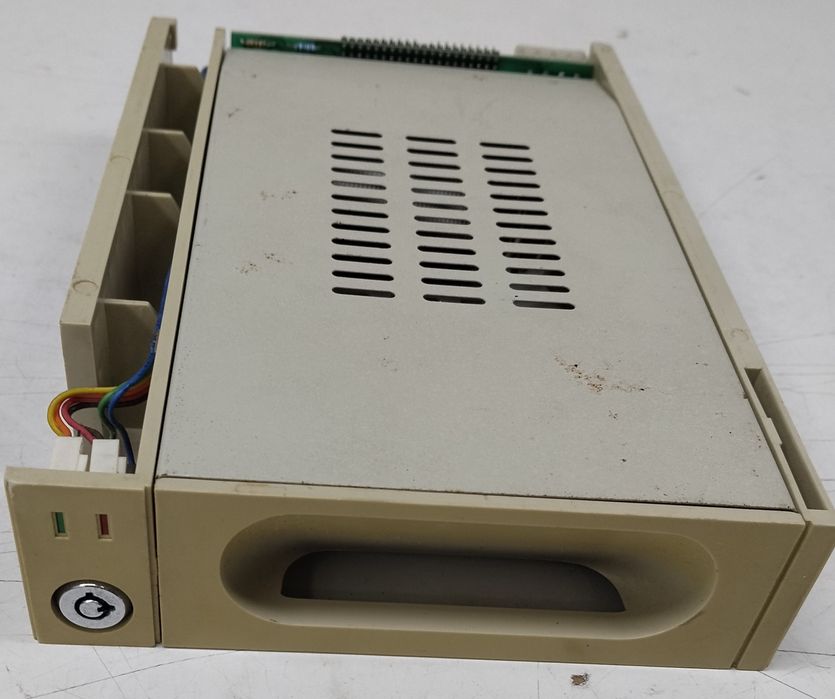 Gaveta Extraível 3.5" IDE (PATA) – Mobile Rack Vintage PC