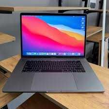 Macbook Pro 15" a1707 i7\16\512, Дві відеокарти MacOS і Windows