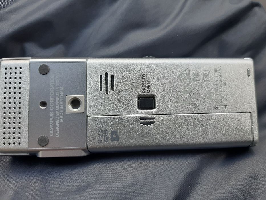 Диктофрн OLIMPUS DM-770