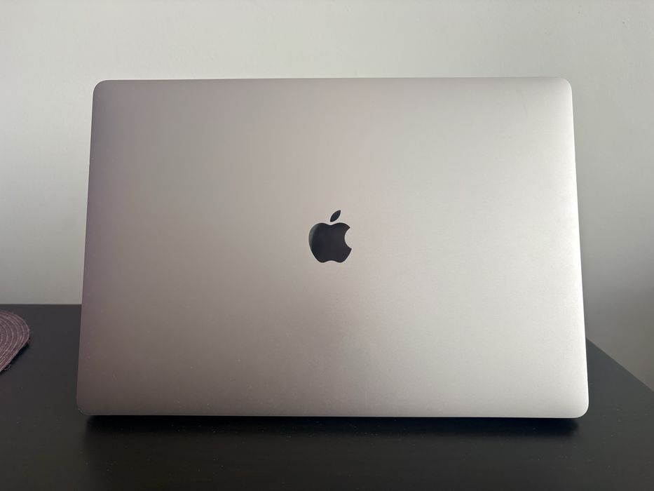 Apple MacBook Pro 16” A2141