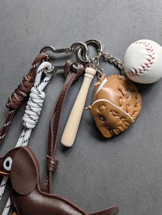 Duży brelok jamnik viral jakość y2k coquette pies kość kij baseball