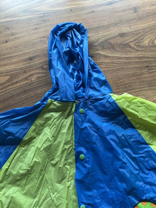 Płaszcz przeciwdeszczowy 104-110 cm niebieski krokodyl dla chłopca