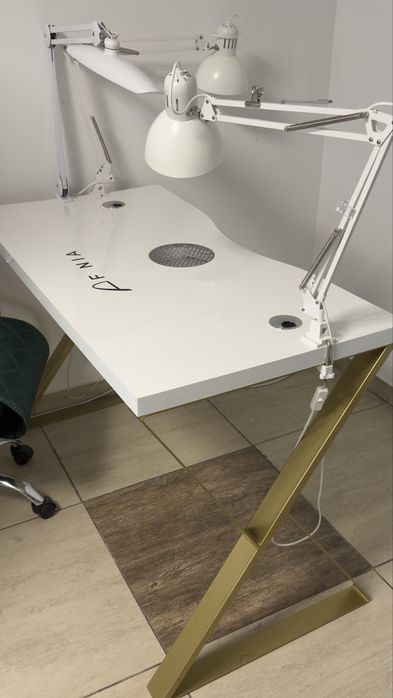 Biurko Afinia + pochwianiacz pyłu