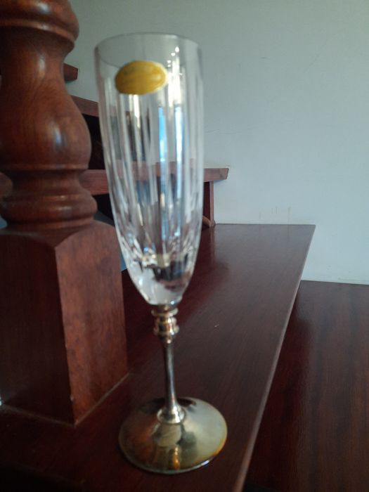 Três Copos  de champanhe novos em cristal