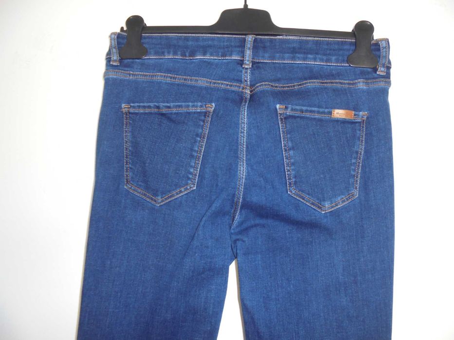 calça de mulher em ganga da marca Massimo Dutti