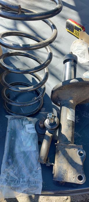 Запчастини на Кіа сефіа шарові амортизатор ,пружина бочок на омиватель