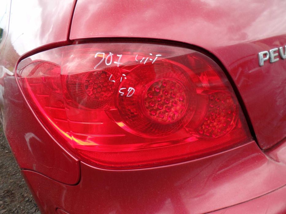 Cze6 Lampa tylna lewa peugeot 307 lift 5D HB wysyłka części