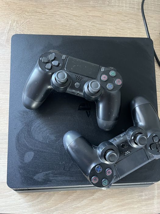 PS 4+2 джойстика, HDMI кабель, кабель для зарядки джойстиків