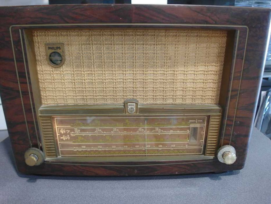 Rádio a Válvulas PHILIPS Anos 40 a funcionar