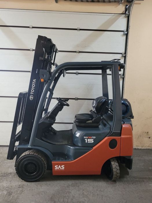 Навантажувач вилковий, газовий 1.5 тонн
 Toyota  02-8FGF15