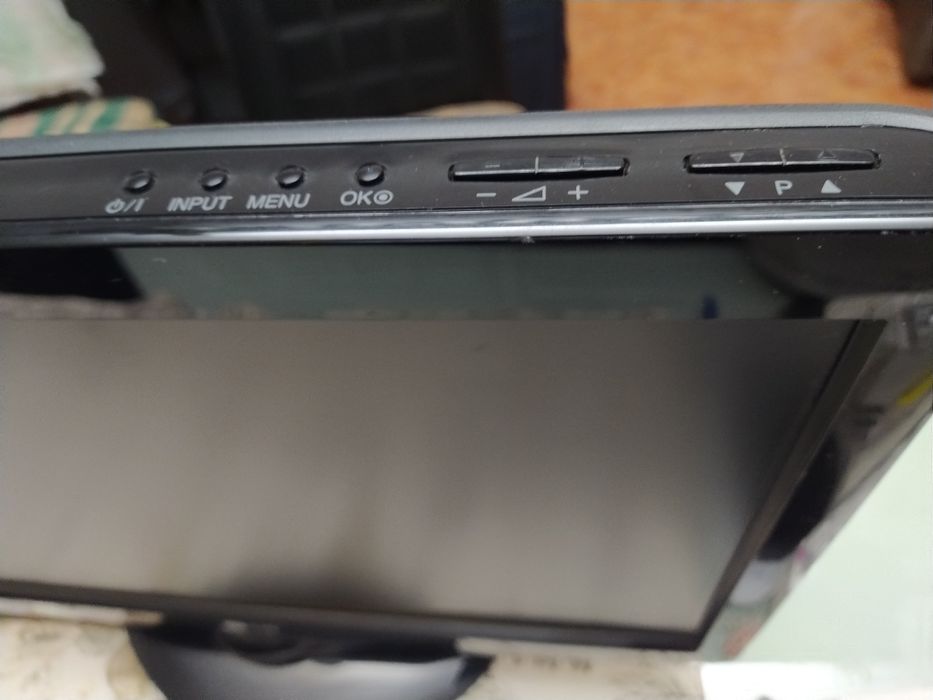 Televisão monitor PC 19 in computador casa quarto apartamento.