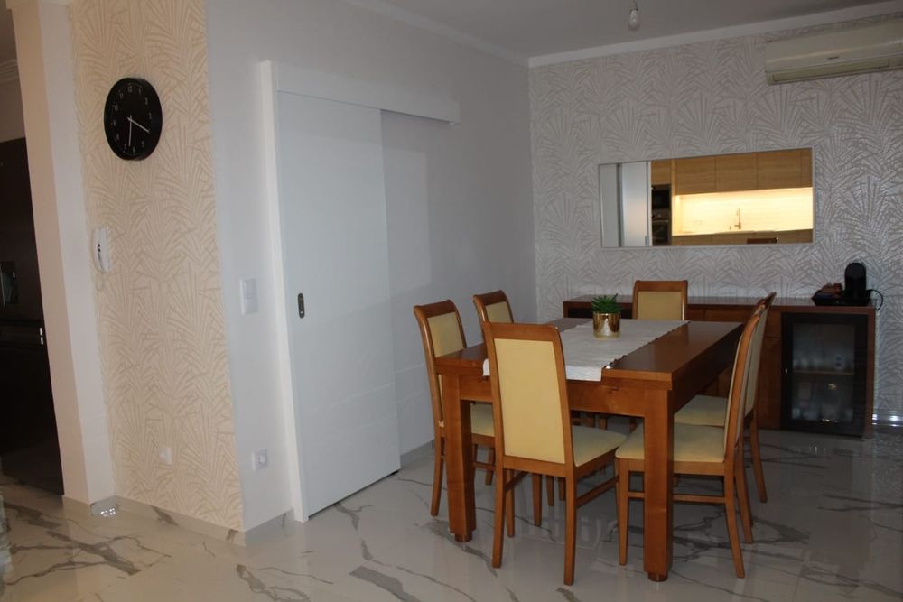 Mesa Sala de Jantar Cerejeira + 6 cadeira + Aparador e Cristaleira