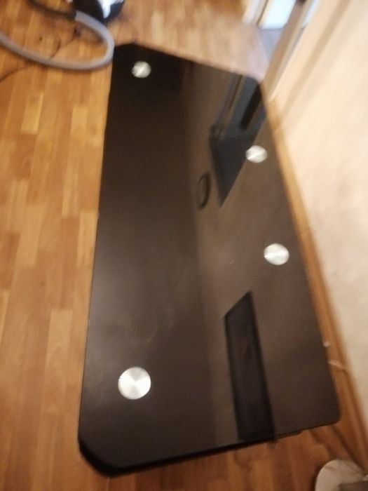 Стеклянная полка под TV