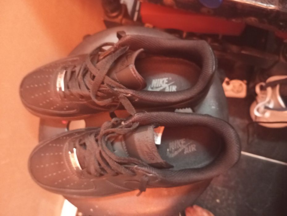 Sapatilhas Nike Air force] Preto - Tamanho [42] - estão novo"