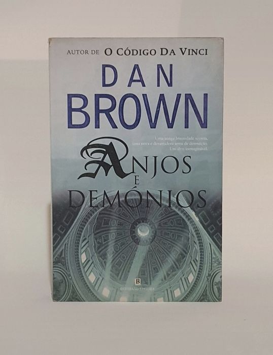 Livro Anjos e Demónios de Dan Brown