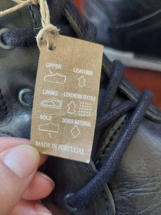 Botas homem com etiqueta