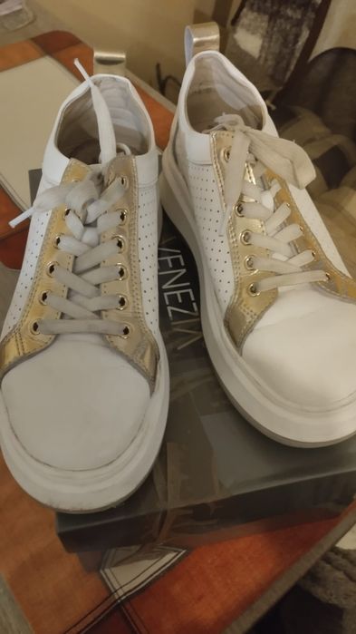 Białe sneakersy Venezia .39