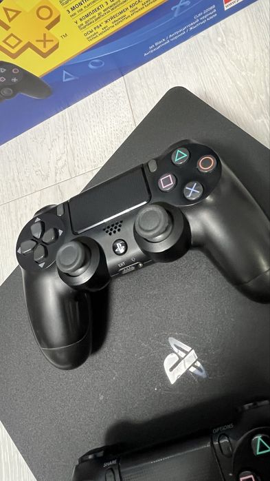 Sony playstation 4 slim 1tb (2 gamepads)