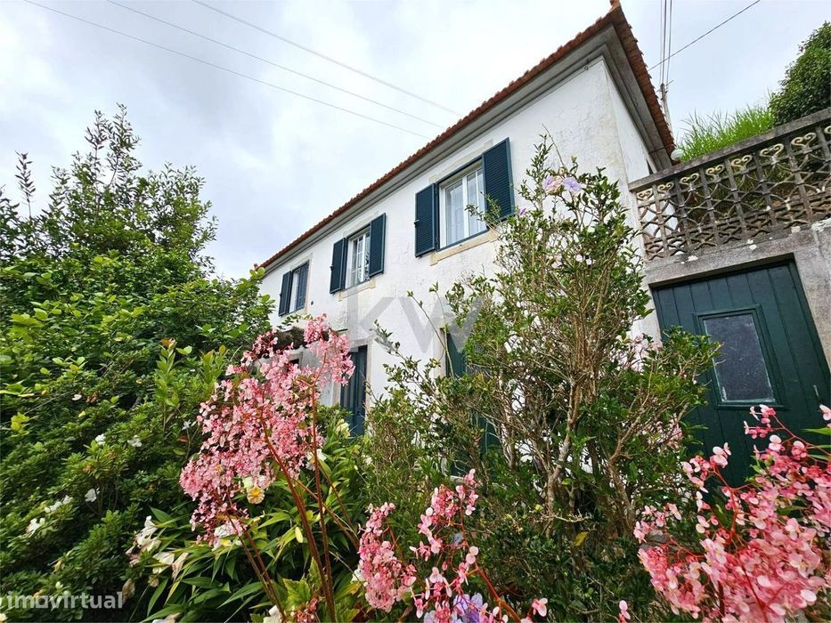 Moradia no Faial, inserida num terreno de 1400m2