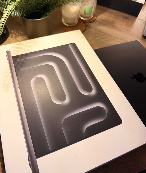 Macbook PRO M3 - 14" - 18GB RAM - 512GB SSD